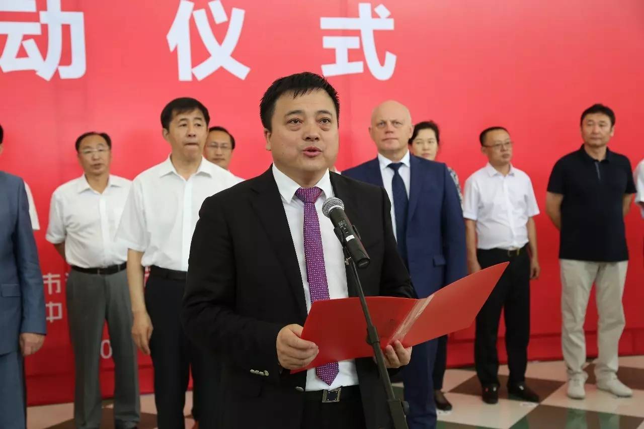 随后,呼旅集团董事长王延年代表企业发言.